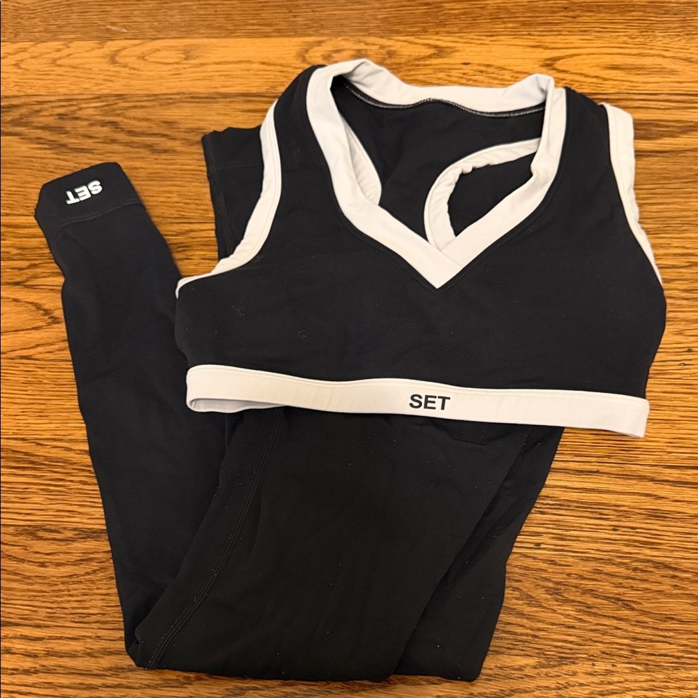 SET Active Black Sports Bra & Leggings with White Trim and Leggings XS